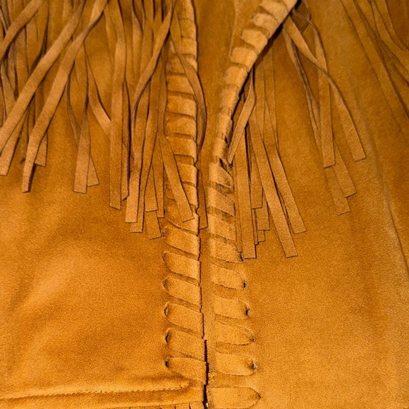 Wrangler x Lainey Wilson Fringe Vest & Western Front-Tie Blouse Set - Picture 10 of 15